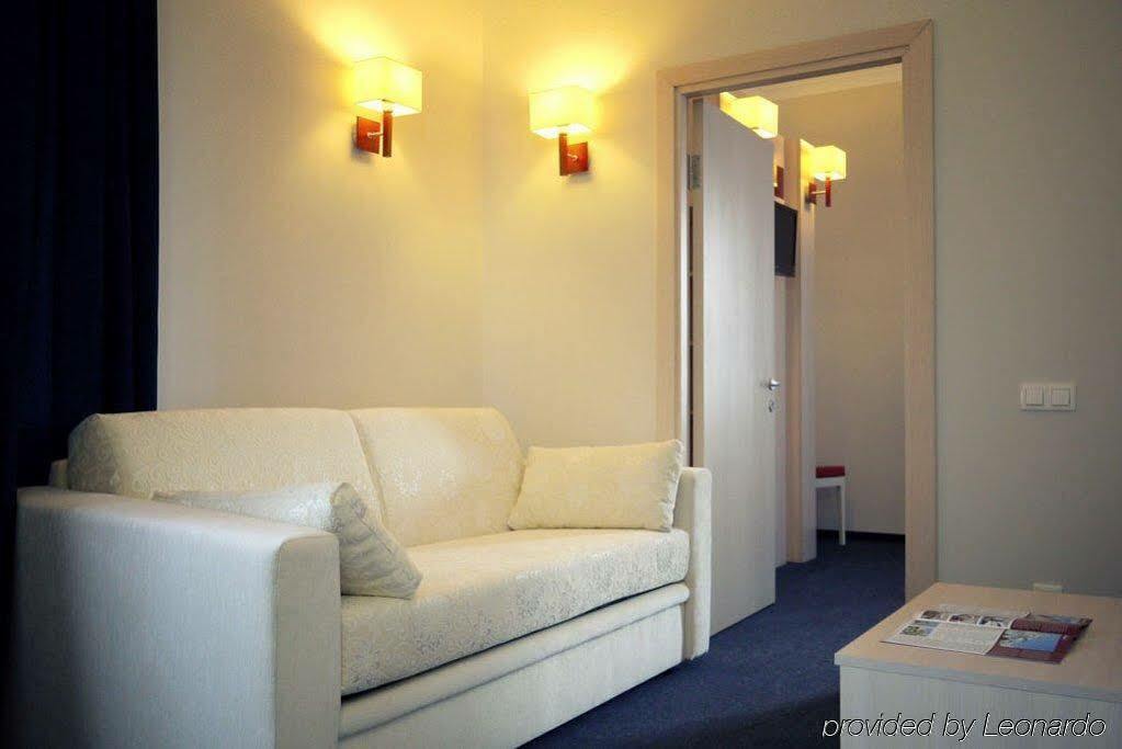 Optima Pochayiv Hotel Pochaiv Buitenkant foto